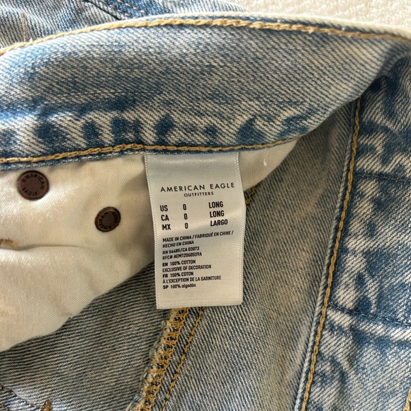American Eagle Light-wash 90s Boyfriend Jeans - Picture 6 of 8